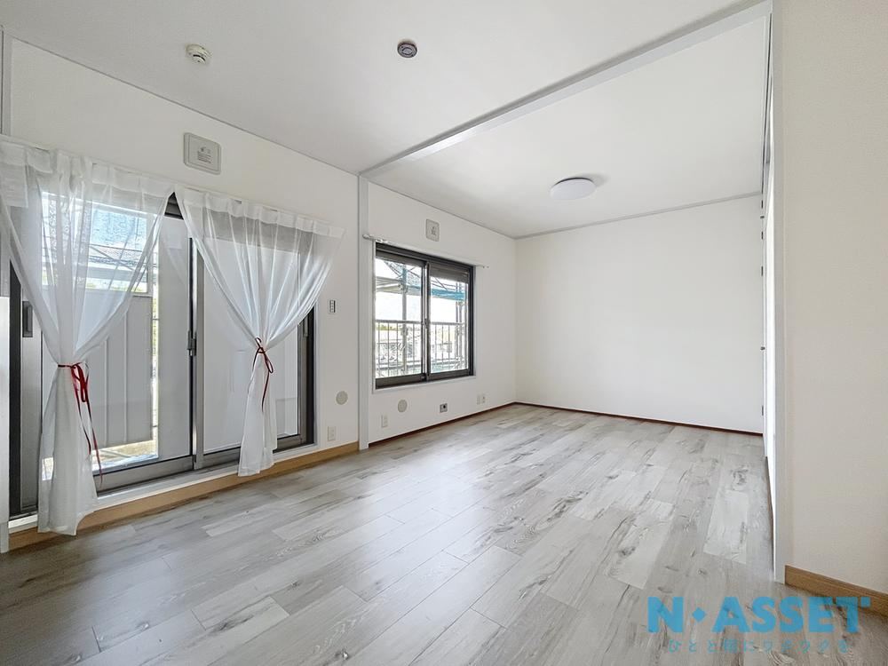 Renovated 3LDK Apartment with New Fixtures - Photo 1