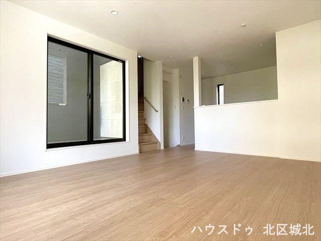 Modern 3LDK House with Built-In Garage in Kita - Photo 1