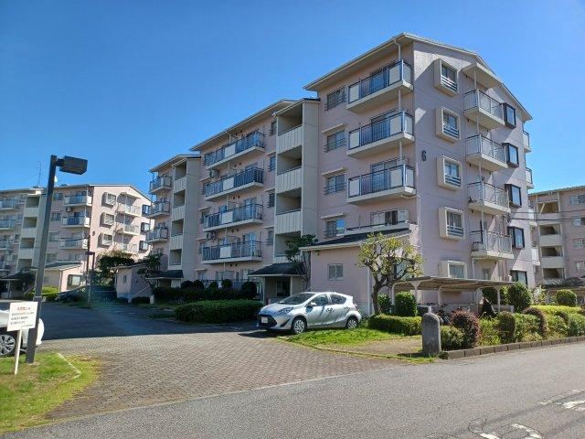 Sunny 4LDK Apartment on the 4th Floor in Goryocho - Photo 1