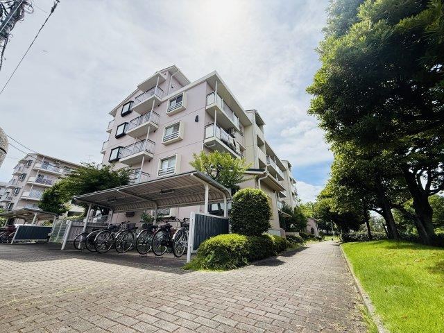 Spacious 6LDK Apartment with Rooftop Balcony in Higashimatsuyama - Photo 1
