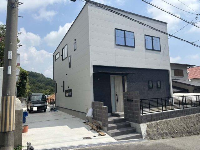 4LDK house in Higashinada Ward, Kobe, Hyogo - Photo 1