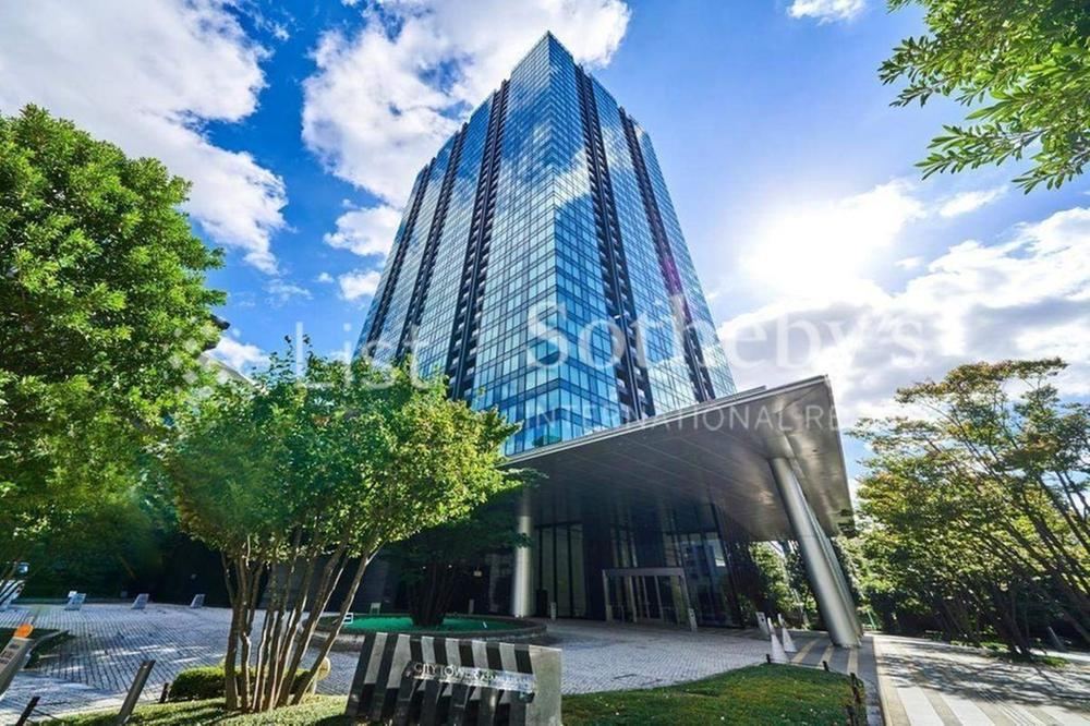 2LDK apartment in Minato Ward, Tokyo - Photo 1