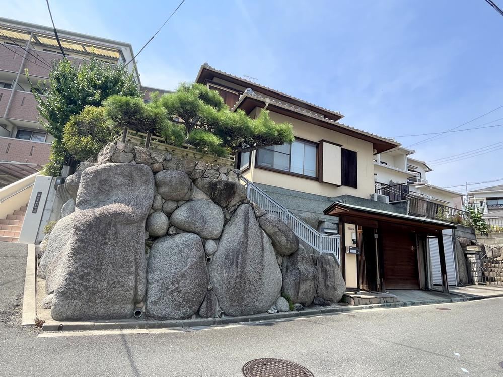 Spacious 5LDK Residence in Okayamate, Hirakata - Photo 1
