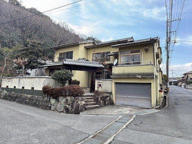 7DK house in Onomichi, Hiroshima - Photo 1