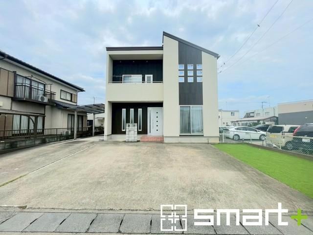 Newly Available 4LDK House with Ample Parking in Tsuchiura City - Photo 1