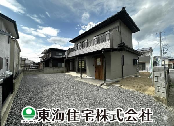 Beautifully Renovated 4LDK with Spacious Living Area - Photo 1