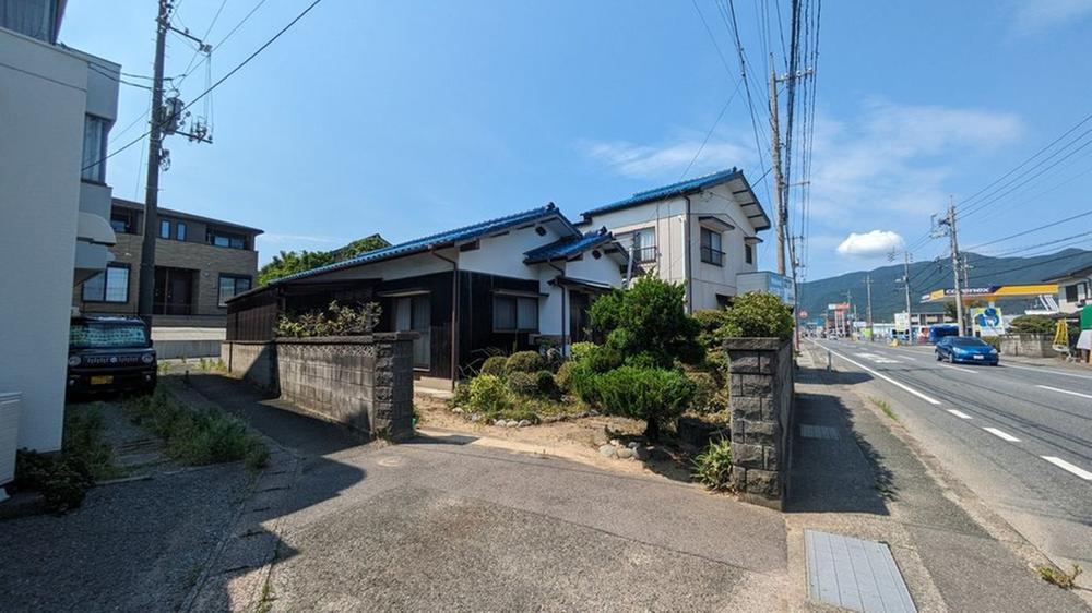 Convenient 3DK Bungalow in Yokono - Photo 1