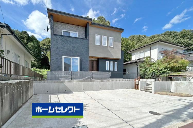 Modern 5LDK House with Mountain Views in Tsurugaoka 4 - Photo 1