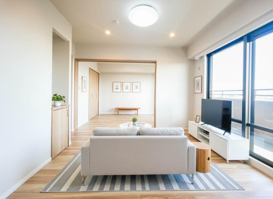 Renovated 3LDK Apartment with Great Amenities - Photo 1