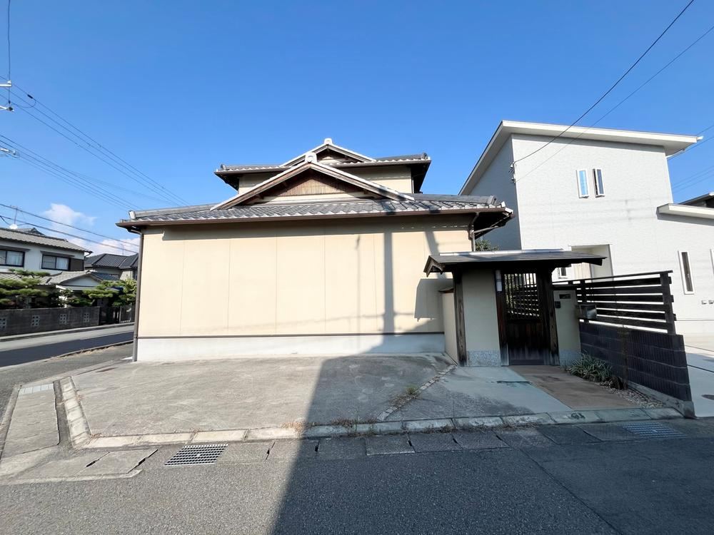 5LDK House in Himeji with Ample Space - Photo 1