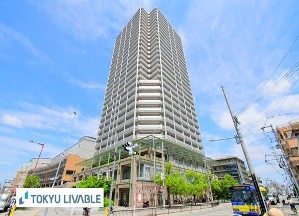 4LDK apartment in Higashiosaka, Osaka - Photo 1