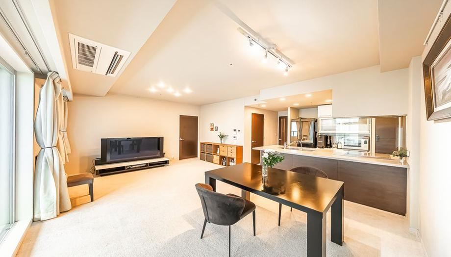 Stylish 2LDK Apartment Near Yokohama Station - Photo 1