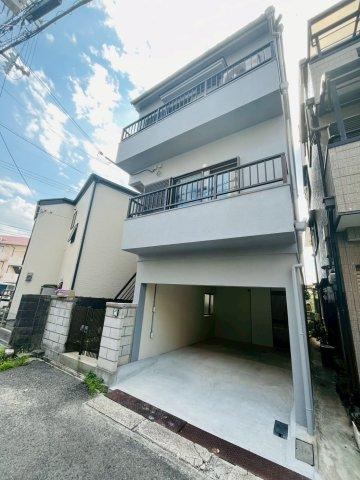 Bright 2LDK House with Built-in Garage in Neyagawa - Photo 1