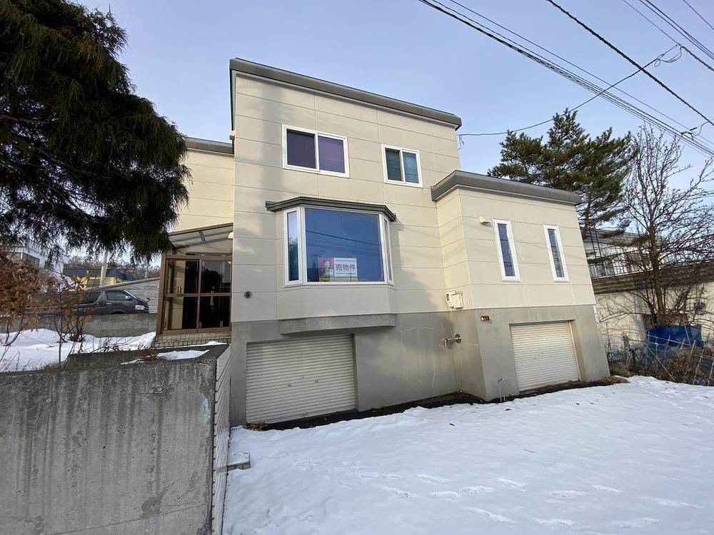 Serene 5LDK House with Garden in Sapporo - Photo 1
