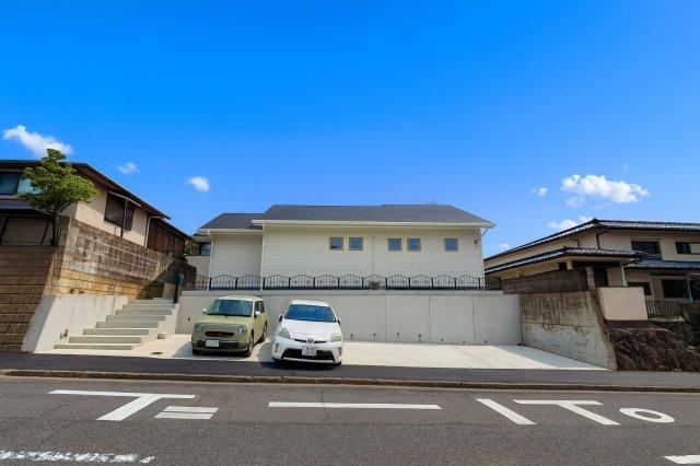 Modern All-Electric Bungalow with Solar Power in Chikushino - Photo 1