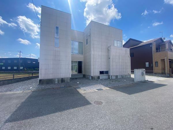 Spacious 4LDK House with Loft in Aishō Town - Photo 1