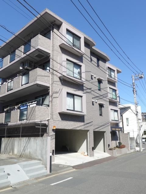 Renovated 3LDK Apartment with Dual Train Access - Photo 1