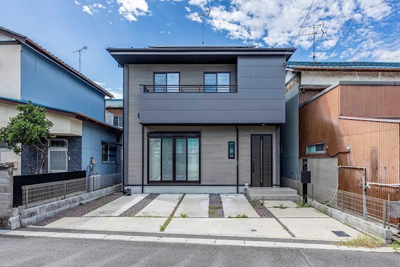 New 3LDK+S House Near Tamanoi Station - Photo 1