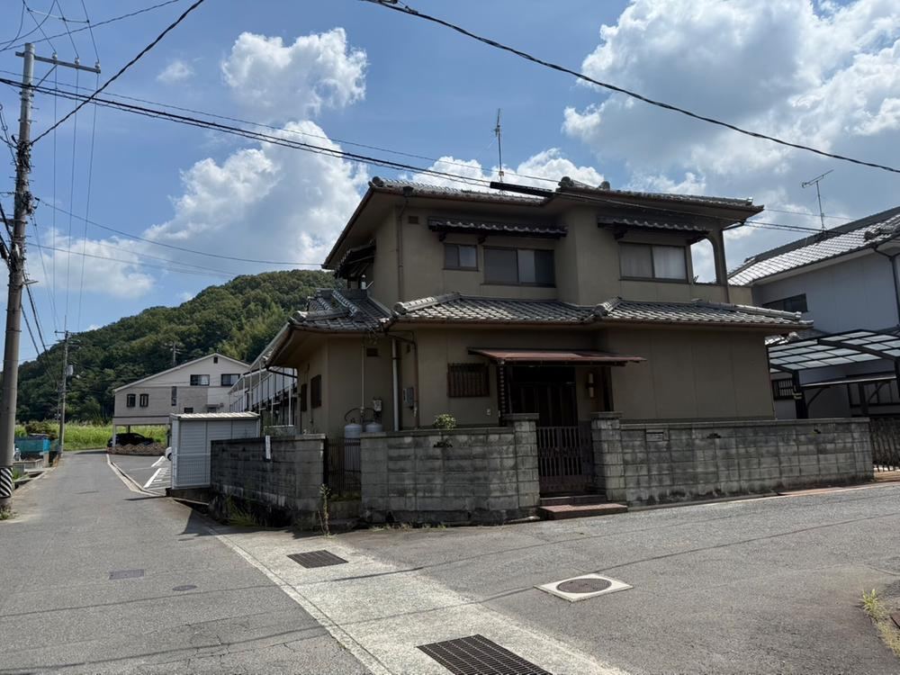 5DK House in Quiet Neighborhood of Nakatsuhara - Photo 1