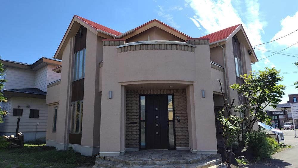 Charming 4LDK Home in Popular Sanko Town - Photo 1