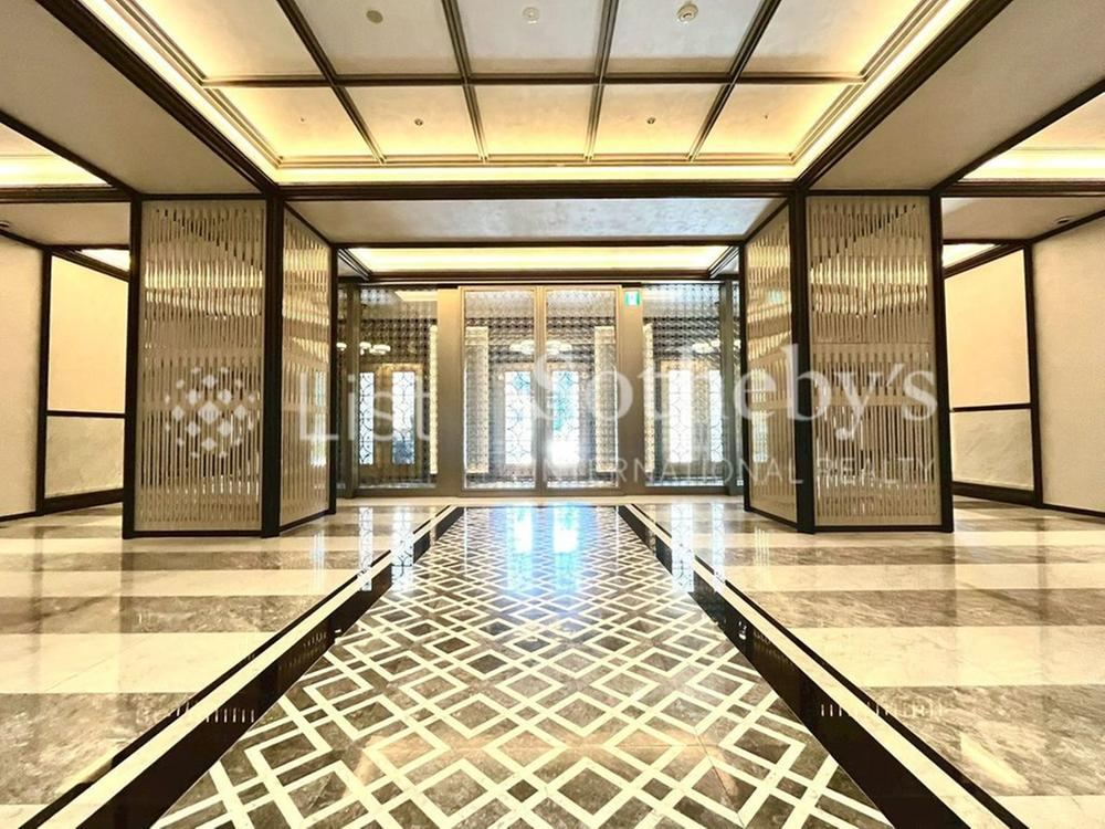 2LDK apartment in Minato Ward, Tokyo - Photo 1