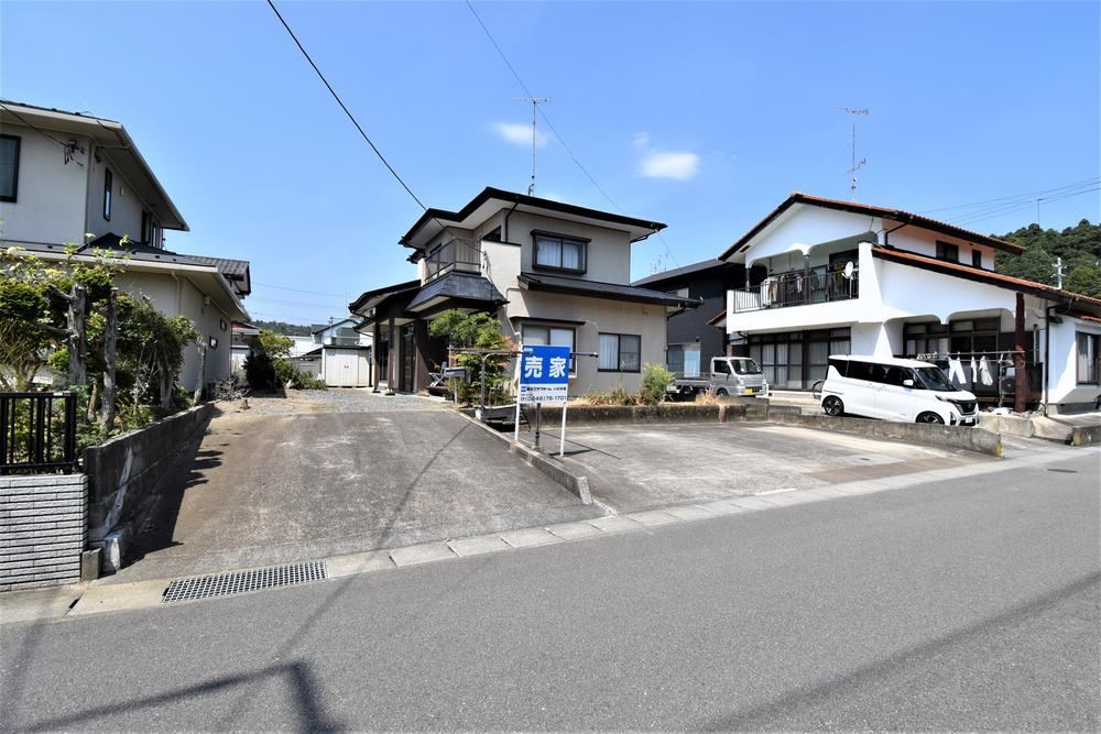 Well-Situated Home with Renovations in Onahama - Photo 1