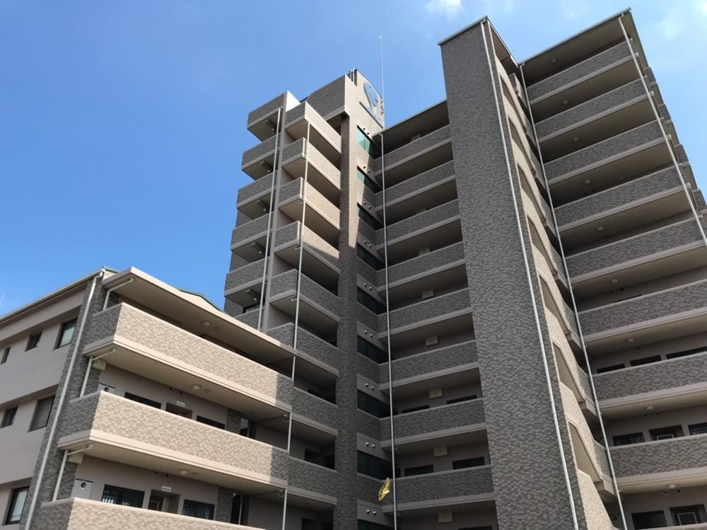 4LDK apartment in Naka Ward, Okayama - Photo 1