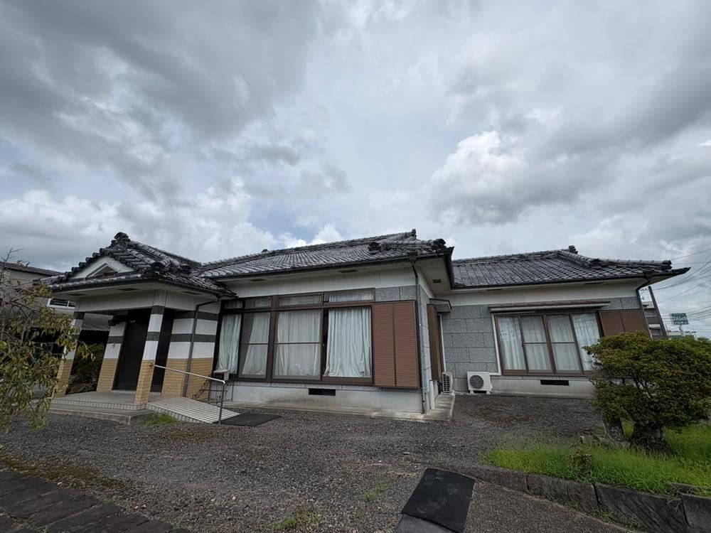 5DK House in Shihida, Close to Transportation - Photo 1