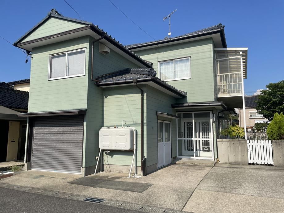 Bright 4LDK House with Garden in Quiet Sakata Neighborhood - Photo 1