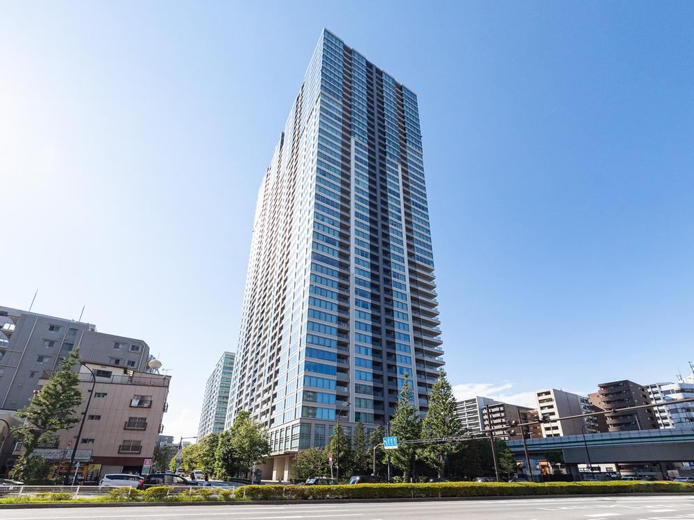 2LDK apartment in Minato Ward, Tokyo - Photo 1
