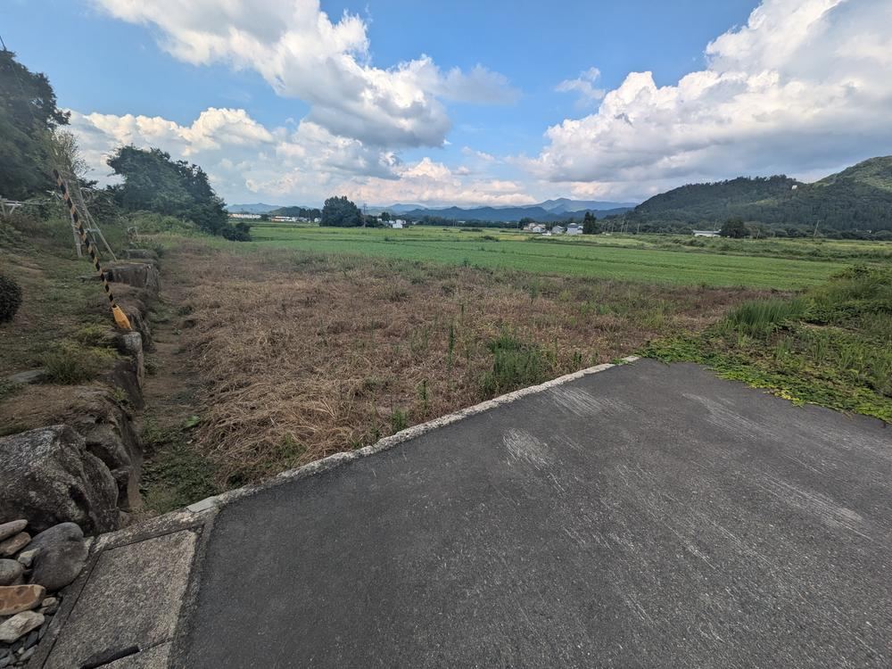 Expansive Land in Higashida 2-Chome, Yonezawa - Photo 1