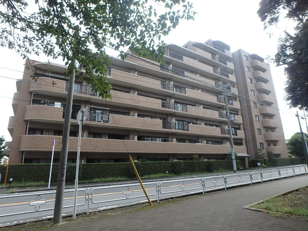 Renovated 3LDK Corner Apartment with Great Views - Photo 1