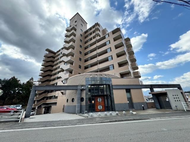 1LDK apartment in Shikokuchuo, Ehime - Photo 1