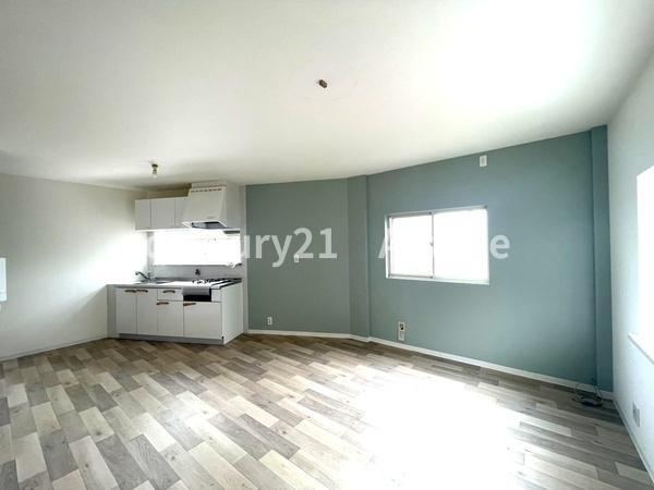 Renovated 3LDK House in Neyagawa - Photo 1