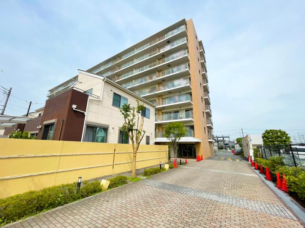 Spacious 4LDK Apartment in Yoshikawa - Photo 1