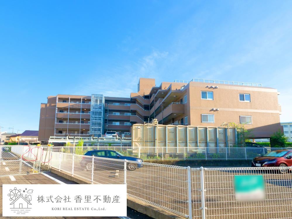 2LDK+S apartment in Hirakata, Osaka - Photo 1