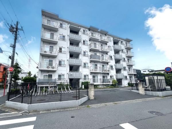 Renovated 3LDK Corner Apartment in Ichikawa - Photo 1