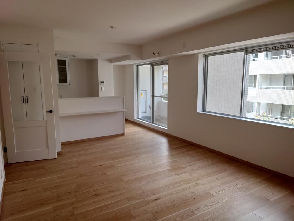 Spacious 3LDK Apartment in Sakai-machi - Photo 1