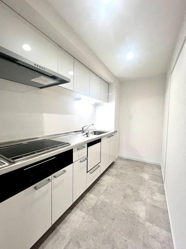 2LDK apartment in Naka Ward, Hiroshima - Photo 1