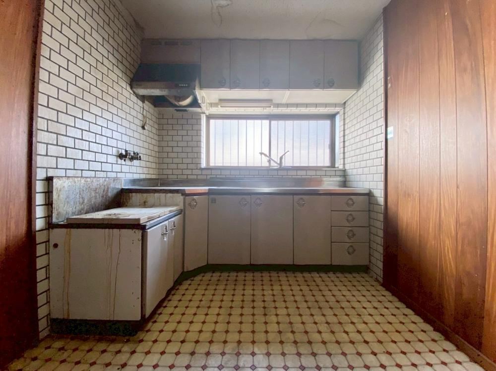 Charming 4DK House with Parking in Osaka - Photo 1