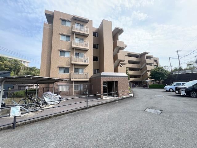 Renovated 4LDK Apartment with Ocean View - Photo 1