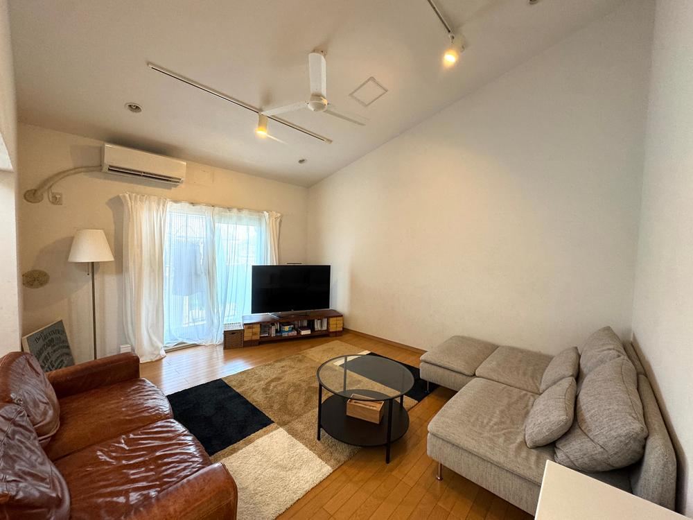 Charming 2LDK+S Apartment in Susukino - Photo 1