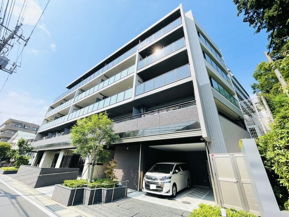 Top Floor 3LDK Apartment with Roof Balcony - Photo 1