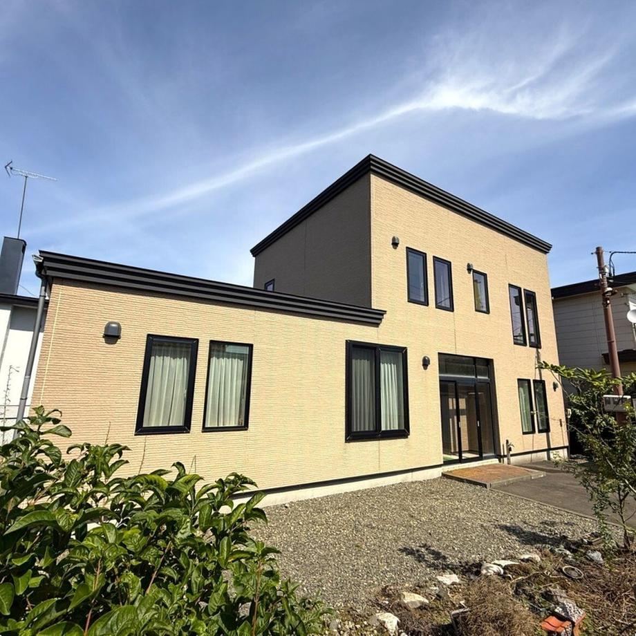 Spacious 4SLDK House with Garden in Tomakomai - Photo 1