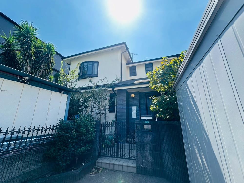 Spacious 4LDK House with Ample Storage in Edogawa - Photo 1
