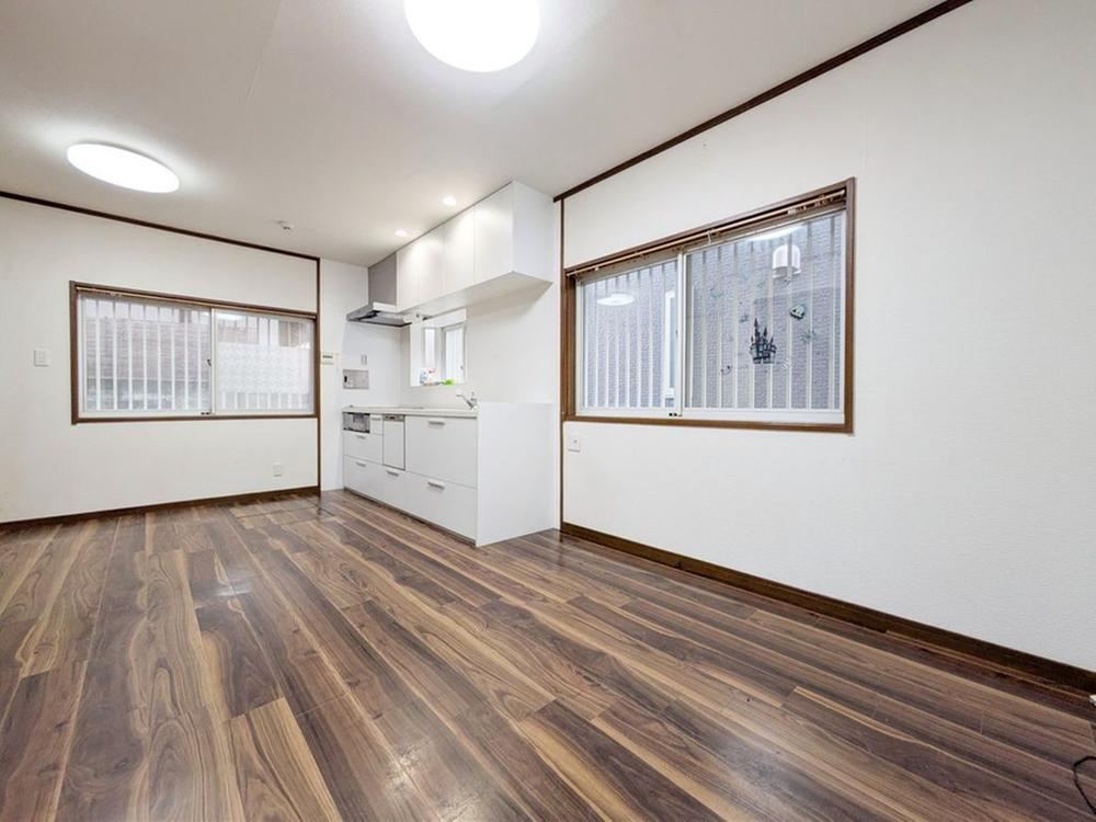 Bright 3LDK House in Otsu with Ample Storage - Photo 1