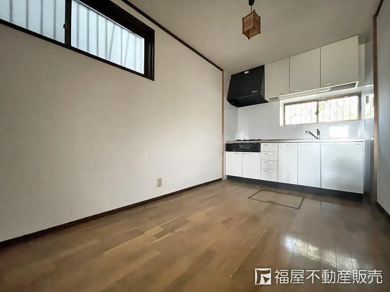 4DK House with Parking in Sonenji - Photo 1