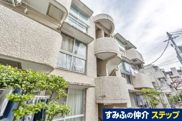Renovated Top Floor 2LDK Apartment in Setagaya - Photo 1