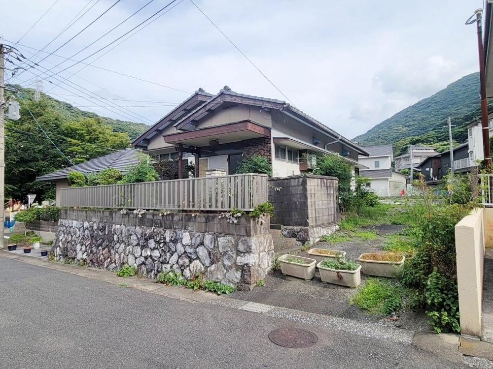 Spacious 4K House with Large Yard in Moji - Photo 1