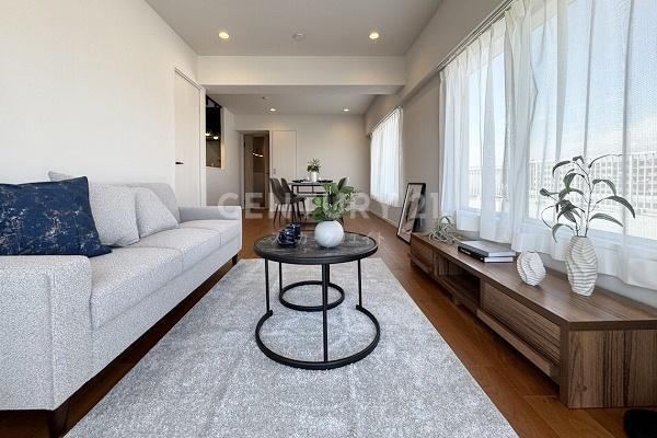 Renovated Top-Floor 2LDK Apartment with Rooftop Balcony - Photo 1